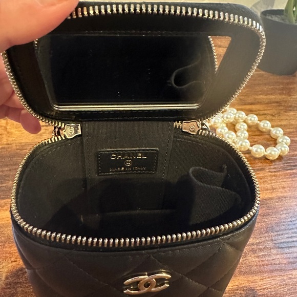 Chanel never worn vanity bag with pearl - Picture 6 of 12